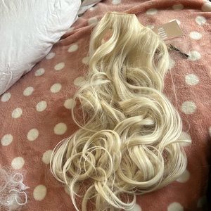 NWT Lula invisible wire hair halo extension NWT